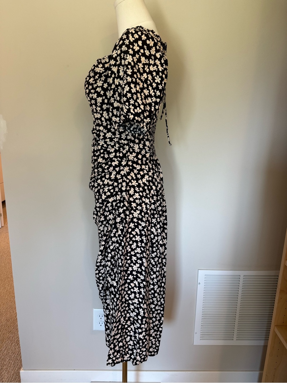 H&M Black Floral Sweetheart Puff Sleeve Smocked Midi Dress Size S Cottagecore - Picture 3 of 9